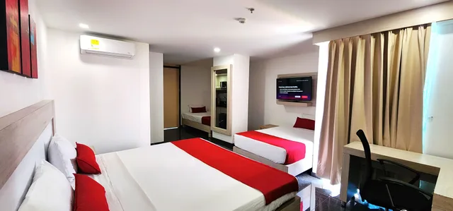 غرفة قياسية ثلاثية بسرير كينج مع أريكة، Hotel BE Suites Cali 4/10