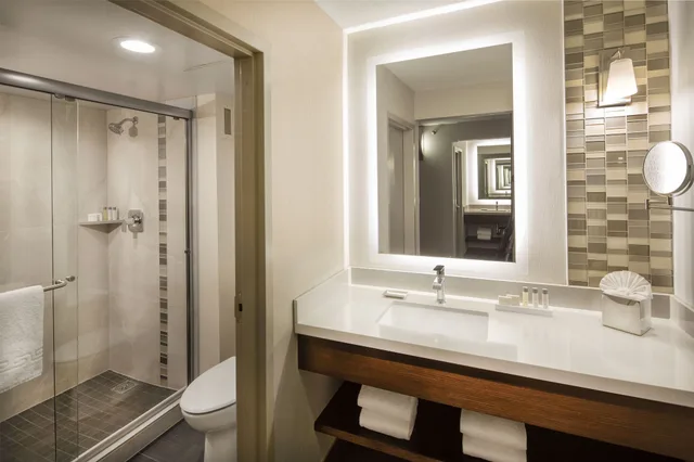 جناح جونيور بسريرين كوين، Silver Legacy Reno - A Caesars Rewards Destination 3/3