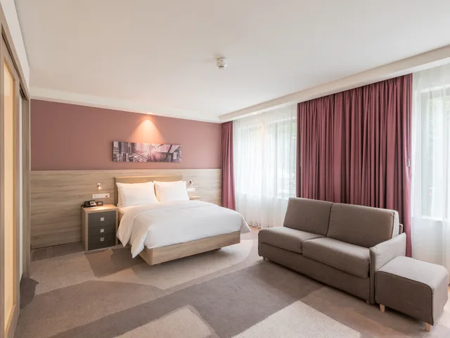 غرفة ركنية بسرير كوين مع أريكة، Hampton By Hilton Frankfurt City Centre East 6/7