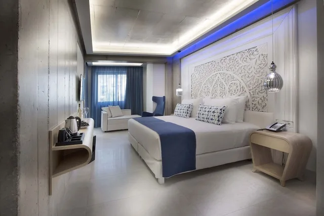غرفة سوبيريور بسريرين منفصلين مع أريكة، Cretan Blue Beach Hotel 2/6