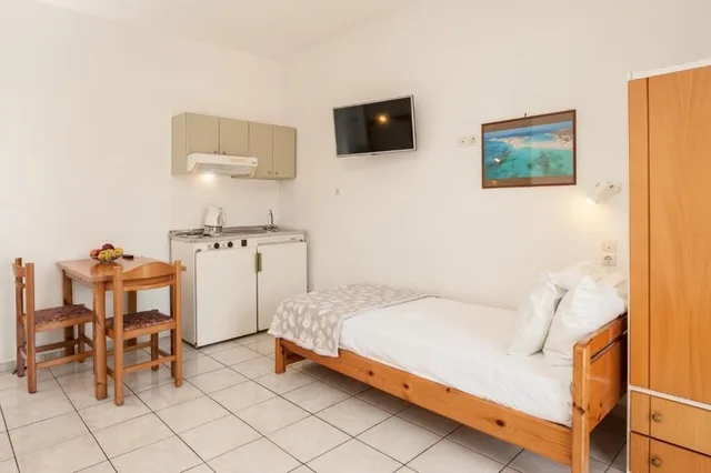 غرفة أساسية ثلاثية بثلاثة أسرّة، Niriis Hotel 2/6