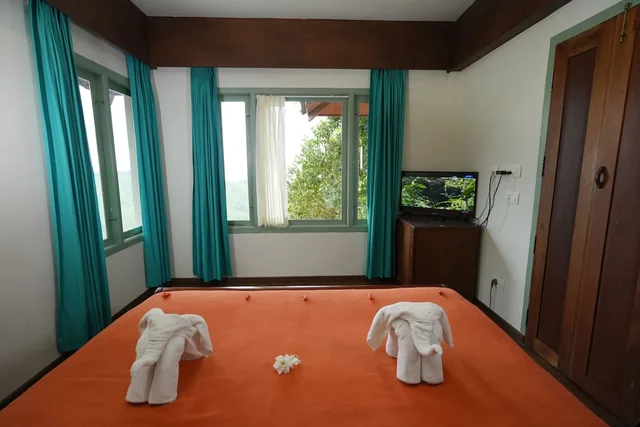 Deluxe, Suite, 3 King Beds, Valley View، Blackberry Hills Munnar - Nature Resort & Spa 6/9