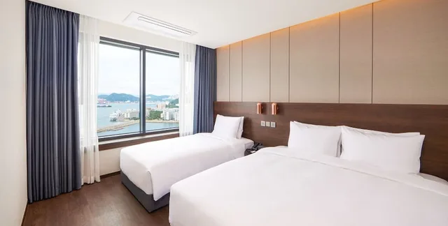 Family Suite, Premier, 1 Queen and 1 Single Bed, Ocean View, Citadines Connect Hari Busan 1/2