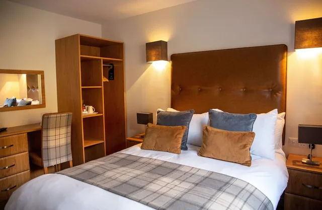 Room, Double Bed, Hill View, Harbour House B&B 1/2