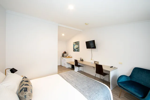غرفة بسرير كوين، NEW ENGLAND MOTOR LODGE 2/2