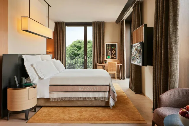 Guest Room, Premium, King Bed, Bulgari Hotel Milano 3/6