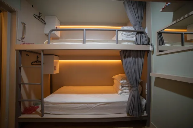 سكن مشترك بسريرين للنساء، Calistar Hotel 5/10