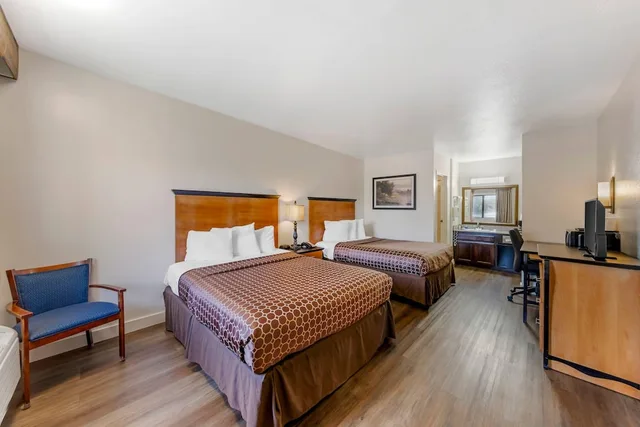 غرفة قياسية بسريرين كوين، Rodeway Inn At Nevada State Capitol 1/7