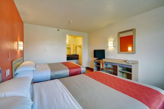 غرفة ديلوكس بسريرين مزدوجين لذوي الإعاقة، Motel6 Wethersfield, CT - Hartford 2/10