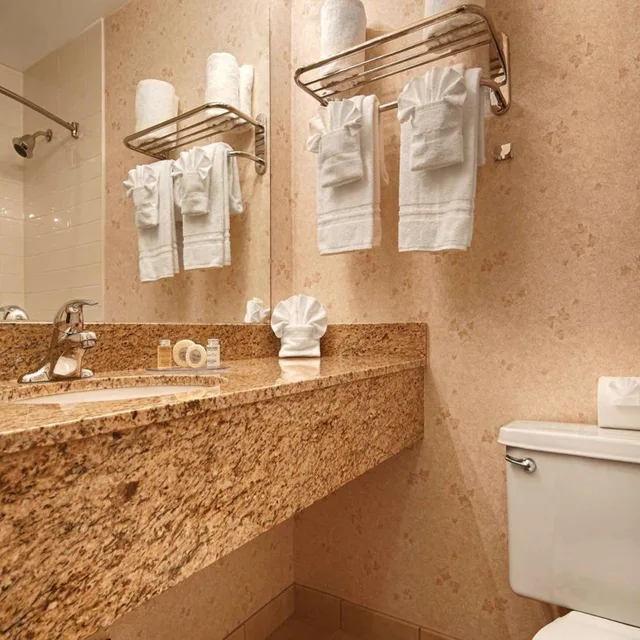 غرفة بسرير كوين بمطبخ، Lamplighter Inn Suites At Sdsu 4/4