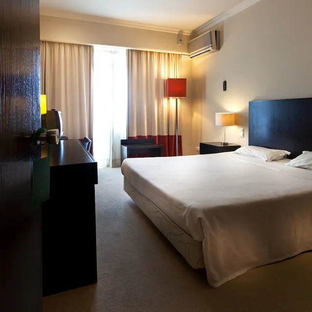 غرفة سوبيريور بسرير مزدوج بإطلالة على البحر مع سرير إضافي، Carcavelos Beach Hotel 1/3
