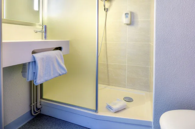 Room, Quadruple, Double and Twin Beds, B&B Hotel Marseille Prado Velodrome 9/9