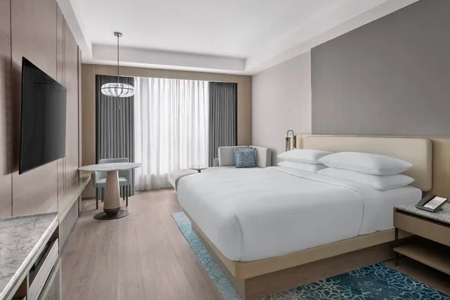 Executive, King Bed, Hill View, Navi Mumbai Marriott Hotel 4/8
