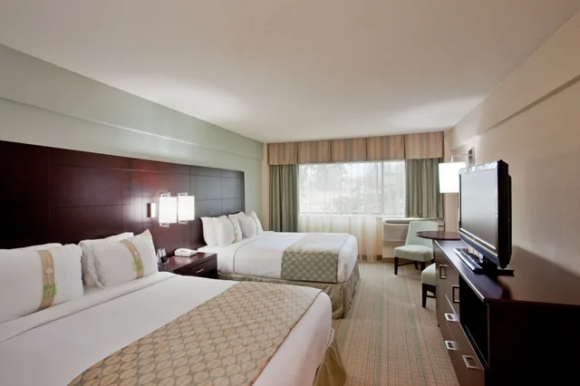 Standard, 2 Queen Beds, Holiday Inn Virginia Beach - Norfolk 1/2