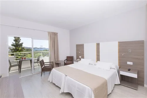 غرفة ثلاثية بشرفة، Mar Hotels Paguera and Spa 2/2