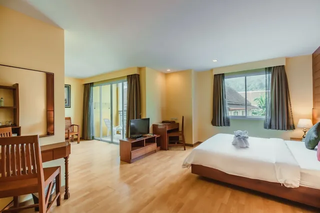جناح تنفيذي بسرير مزدوج بإطلالة على المسبح، Elite Suites Patong 1/3