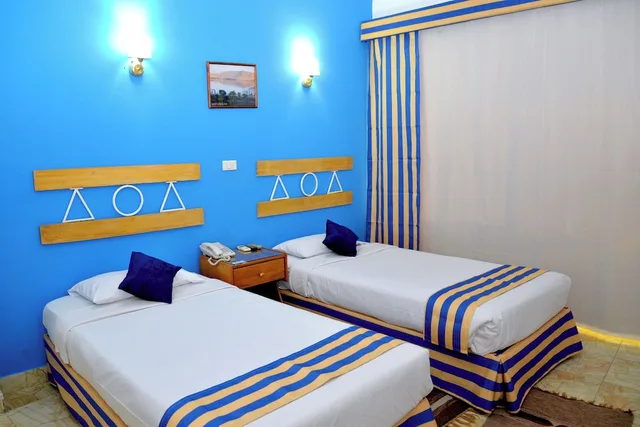 Back, Twin Beds، Marhaba Hotel Aswan 1/1