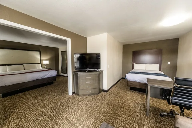 جناح بسريرين كينج مع أريكة، Richland Inn Lawrenceburg 1/1