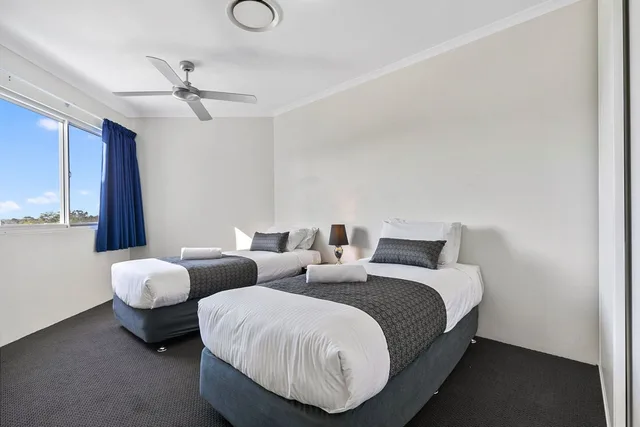 3 Bedrooms, Superior, Apartment, King and Twin Beds, Queen Bed, Top Floor, WHITE CREST LUXURY APARTMENTS 3/4