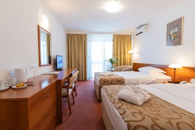 غرفة قياسية بسريرين منفصلين، HOTEL M 1/3
