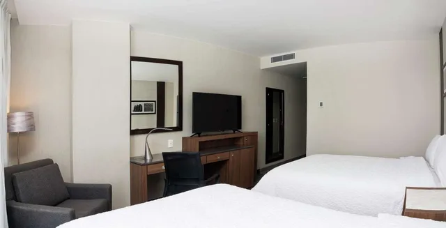 غرفة بسريرين مزدوجين بإطلالة على المدينة، Hampton Inn And Suites San Luis Potosi Slp 3/4