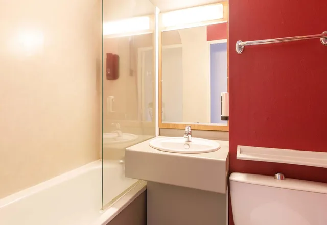 Superior, Double Bed, B&B Hotel Le Puy-En-Velay 5/5