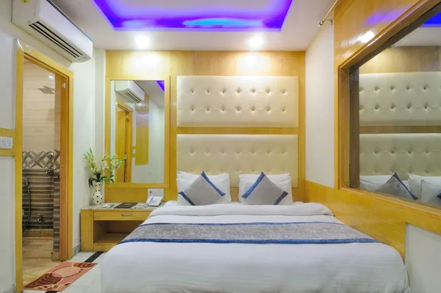 غرفة ديلوكس بسرير مزدوج بغرفة نوم واحدة، Check In Room RK Ashram 1/4