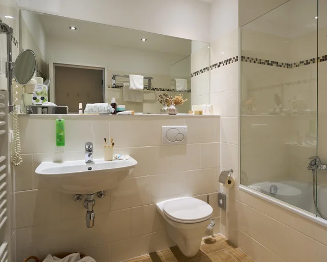 غرفة بسرير مزدوج بغرفة نوم واحدة، Henriette Stadthotel 3/3