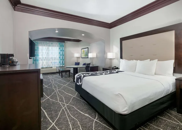 جناح ديلوكس بسرير كينج، La Quinta Inn Suites Little Rock Bryant 3/7