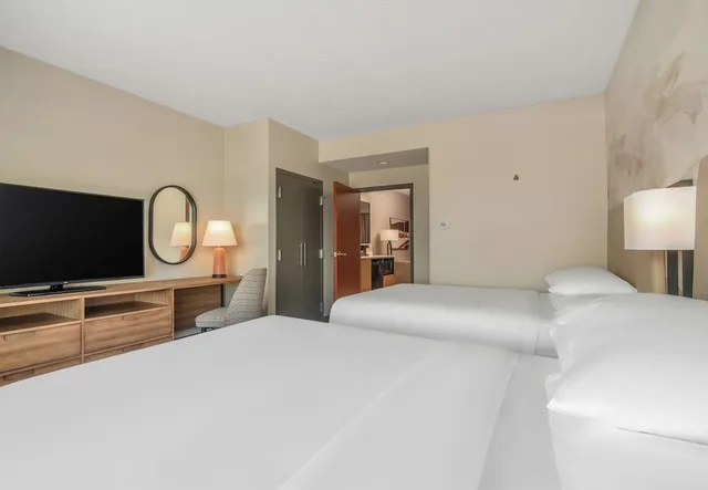 Room, 2 Queen Beds, Allergy Friendly، Embassy Suites by Hilton Albuquerque 1/2