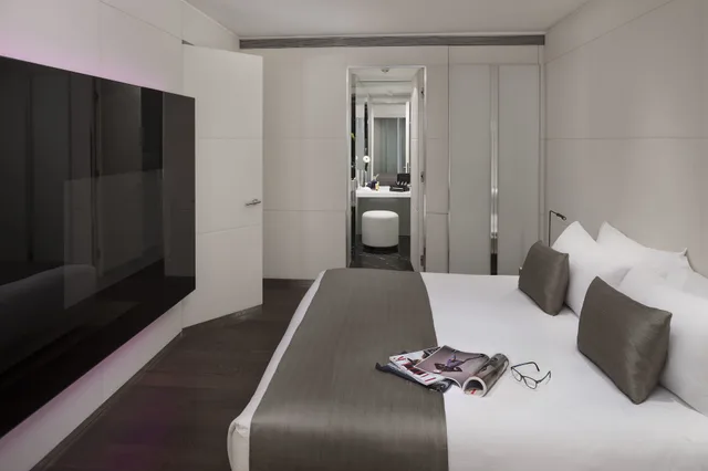 Extra Me, Junior Suite, King Bed, Me London Hotel 1/5