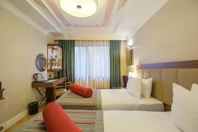 غرفة سوبيريور بسريرين مزدوجين، Golden Age Hotel Taksim 2/3