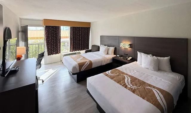 غرفة قياسية بسريرين مزدوجين للمدخنين، Quality Inn and Suites Baton Rouge West Port Allen 2/10