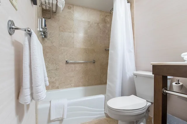 غرفة بسريرين كوين، Best Western Premier Plainview-Long Island Hotel 3/3