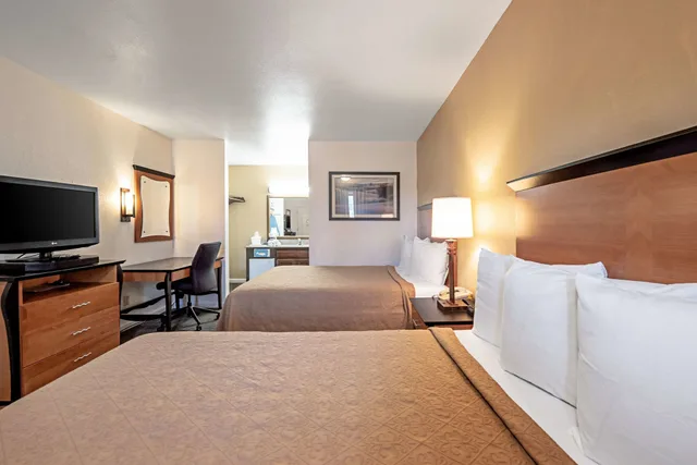 غرفة قياسية بسريرين كوين، Rodeway Inn At Nevada State Capitol 4/7