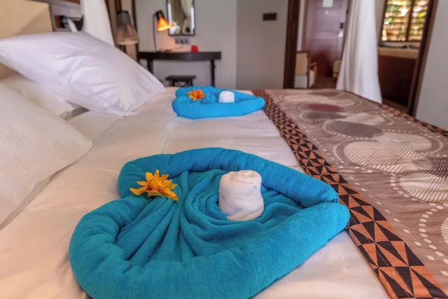 جناح فاخر بسرير كوين بإطلالة على البحر، InterContinental Lifou Wadra Bay Resort by IHG 1/3