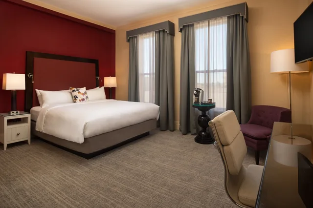 غرفة ديلوكس بسرير كينج، Hotel Shattuck Plaza 1/3