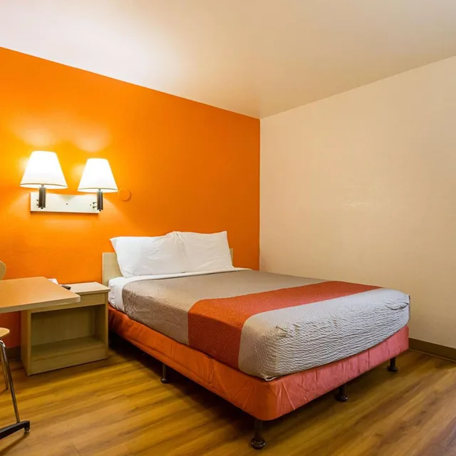 1 Full Bed ADA/Tub, Motel6 Mesa, AZ - North 8/10