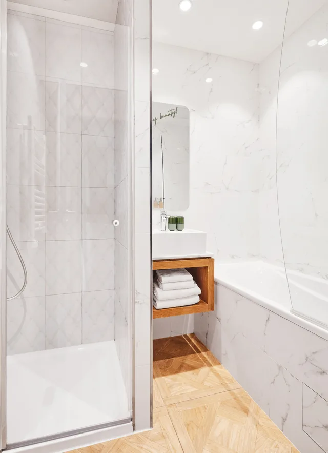 جناح جونيور، Hotel Petit Lafayette 6/6