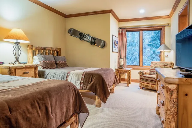 شقة سكنية قياسية بسريرين كينج وسريرين منفصلين وسريرين كوين بـ4 غرف نوم، Creekside at Beaver Creek 2/5