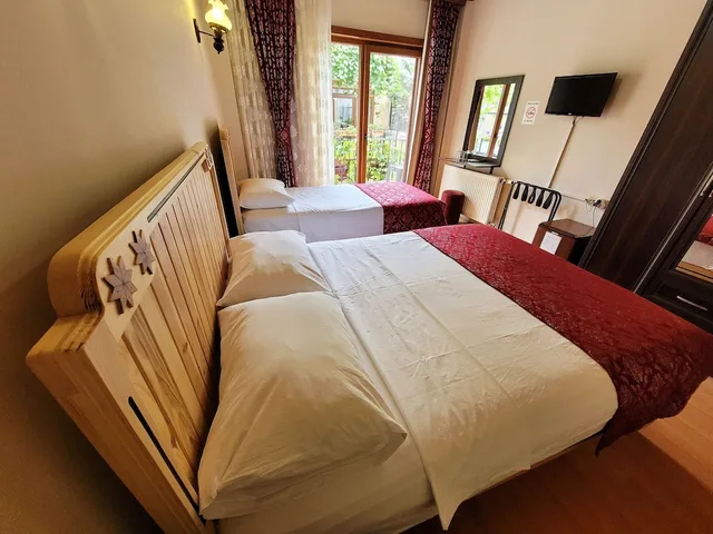 غرفة قياسية ثلاثية بسرير مزدوج وسرير فردي، Saruhan Hotel 6/8