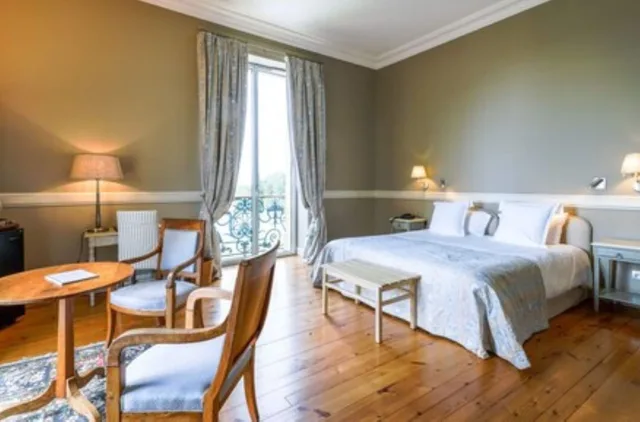غرفة كومفورت بسرير مزدوج بإطلالة على الحديقة، CHATEAU GRATTEQUINA 1/5