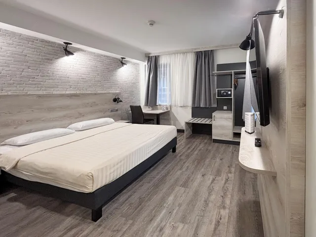 غرفة كومفورت بسرير مزدوج، City Hotel Budapest 1/3