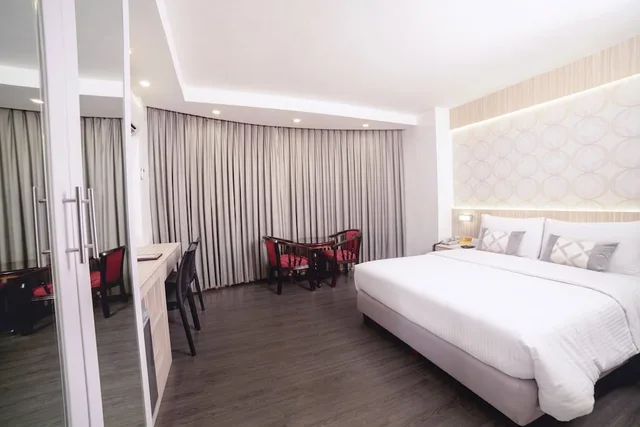 غرفة بريميير بسرير كوين بإطلالة على المتنزه، The Charter House 1/6
