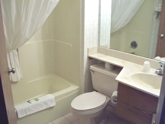 غرفة قياسية بسريرين مزدوجين، Country Inn Deerwood 3/3
