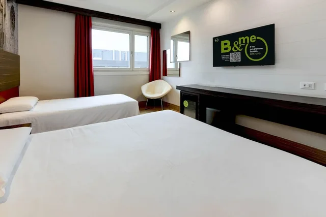 غرفة قياسية ثلاثية بسرير كوين وسرير فردي، B&B Hotel Trento 2/8
