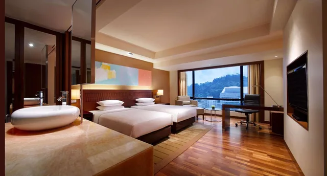 Room, Twin Beds, Land View، Hyatt Regency Kinabalu 1/6