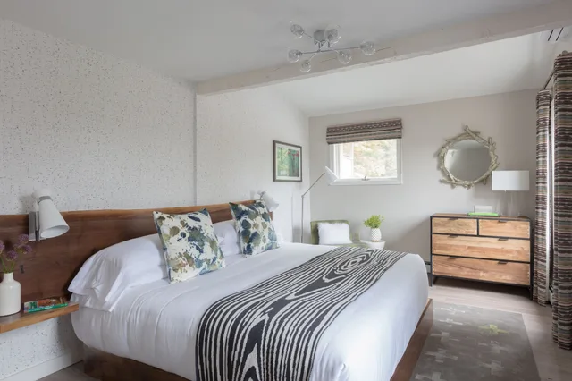 Lodge, King Bed، Field Guide Lodge 3/6