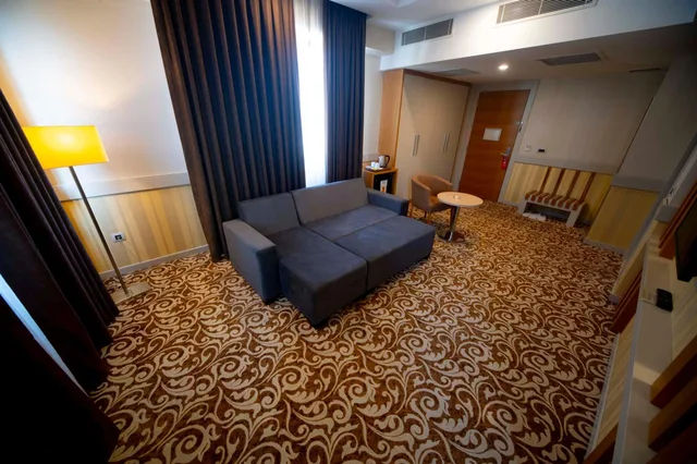 جناح، Grand Itimat Hotel 6/10