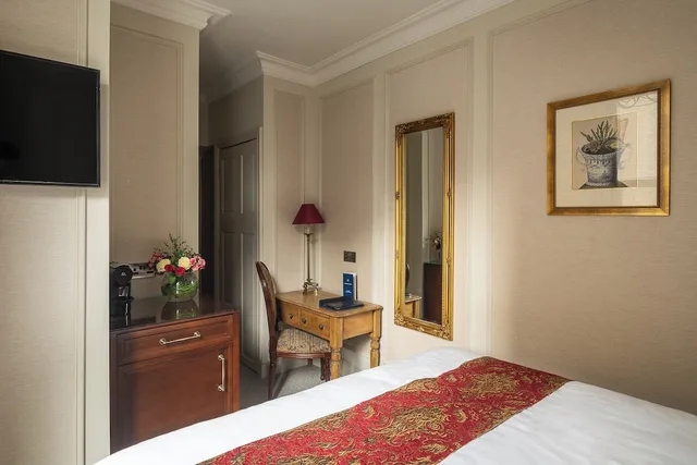 Superior, King Bed, Small, The Leonard Hotel 1/8